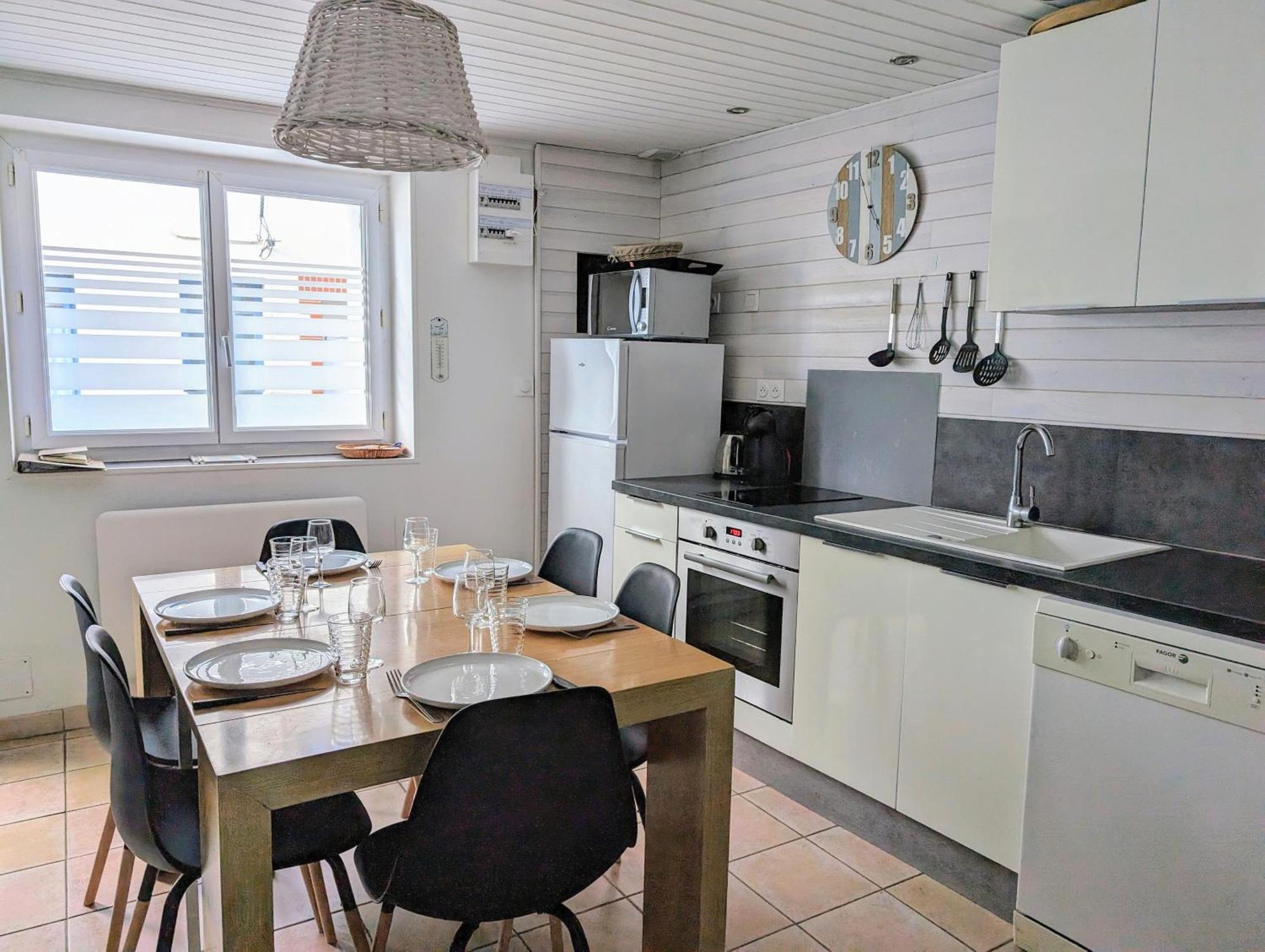 Agreable Maison Renovee En Hyper Centre Avec Patio Pornic Exterior foto